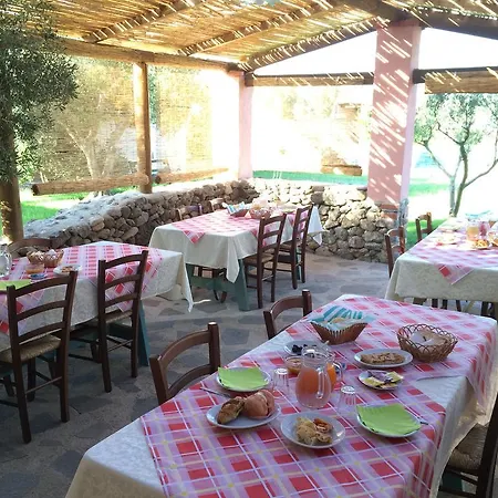 Agriturismo S'aranada Фермерский дом *